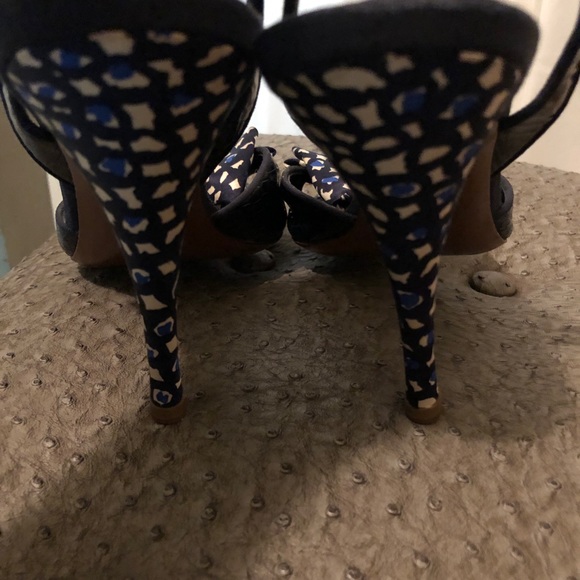 Sold Louis Vuitton Navy Monogram Satin Bow heels - Picture 7 of 8